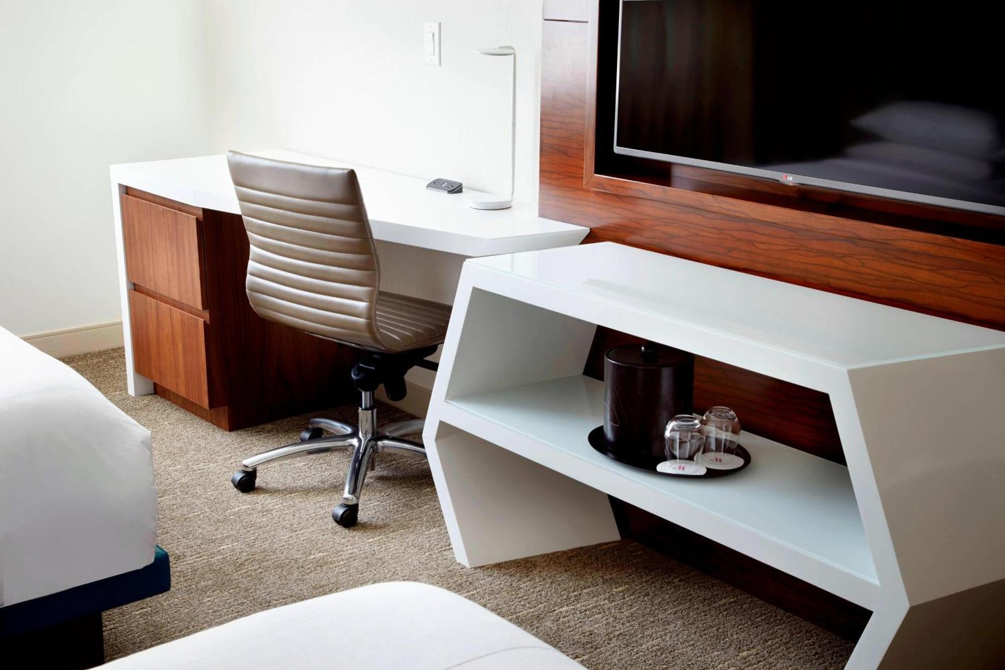 Raleigh Marriott Crabtree Valley Екстериор снимка
